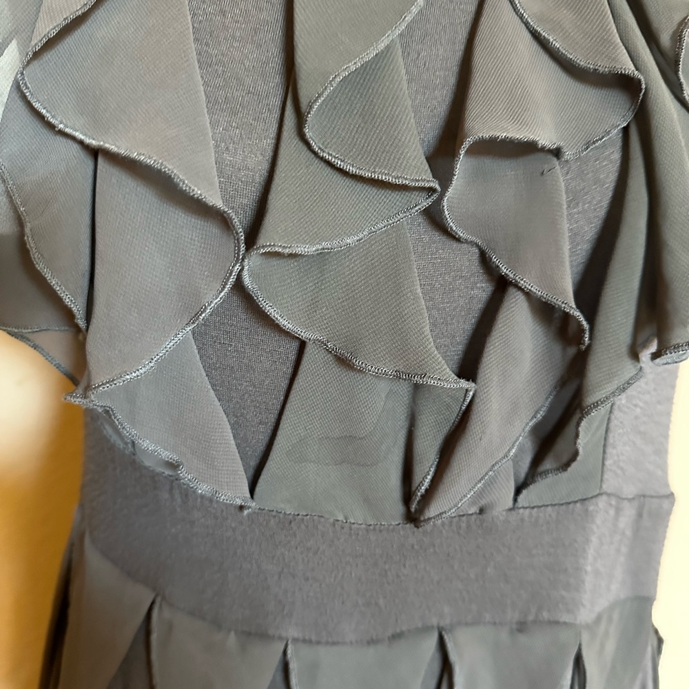 Ric Rac gray ruffled dress. Size medium - Picture 3 of 7
